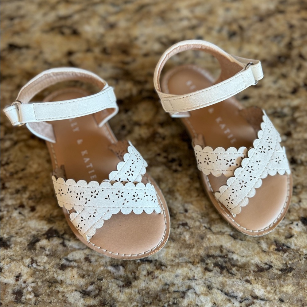 Kelly & Katie toddler White Sandals size 7